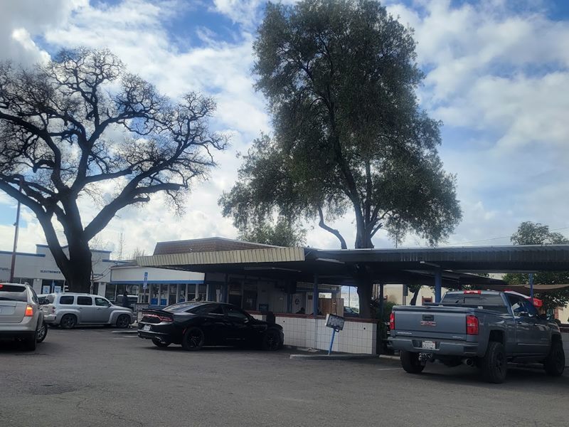H & W Drive-In exterior
